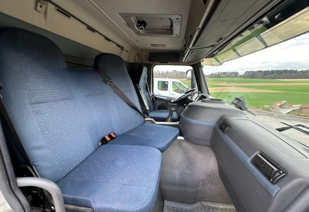 2006 Volvo FM-300 4x2R Kasten mit HB