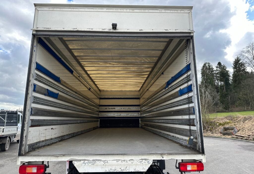 2006 Volvo FM-300 4x2R Kasten mit HB