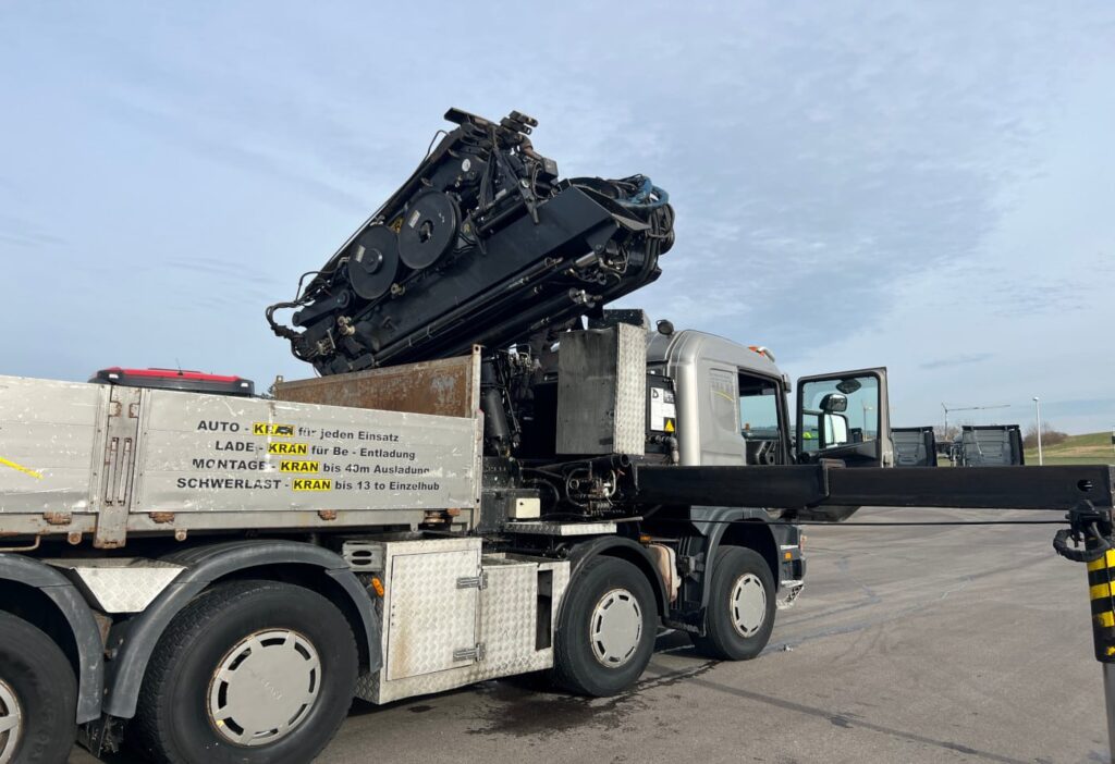 (D) 2001 Scania P124CB 8x4*6 Effer 920/6S JIB 4S+Winde