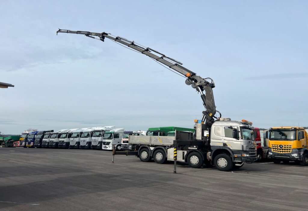 (D) 2001 Scania P124CB 8x4*6 Effer 920/6S JIB 4S+Winde