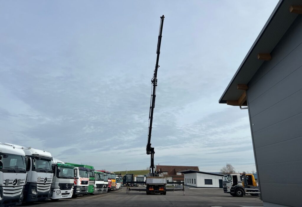 (D) 2001 Scania P124CB 8x4*6 Effer 920/6S JIB 4S+Winde