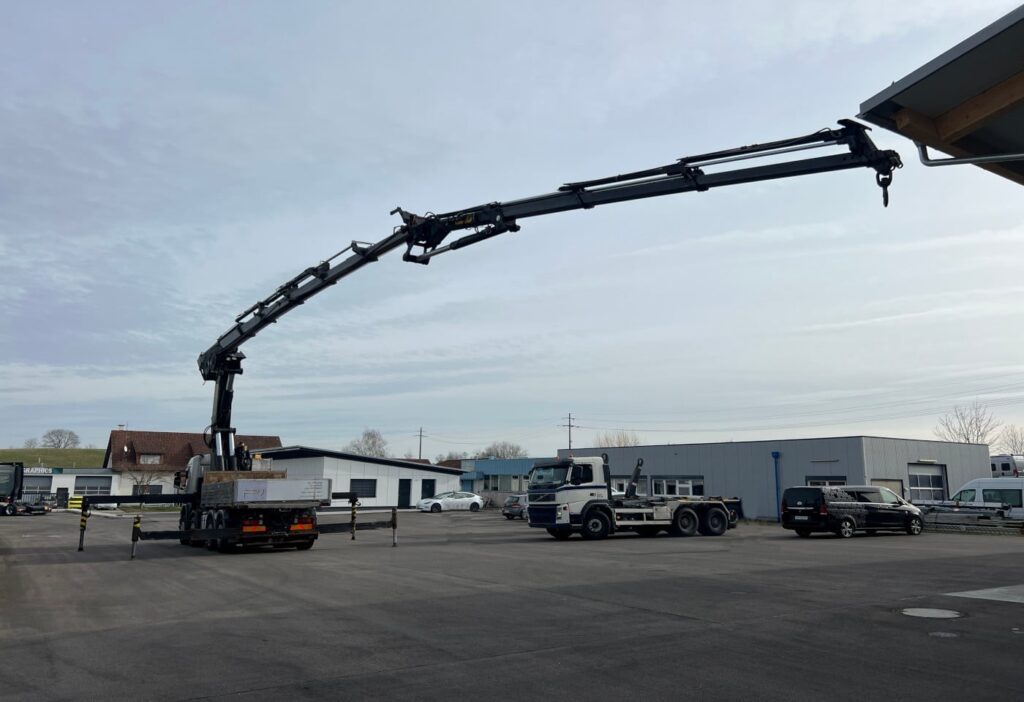 (D) 2001 Scania P124CB 8x4*6 Effer 920/6S JIB 4S+Winde