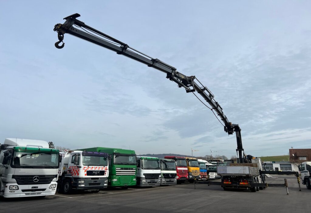 (D) 2001 Scania P124CB 8x4*6 Effer 920/6S JIB 4S+Winde