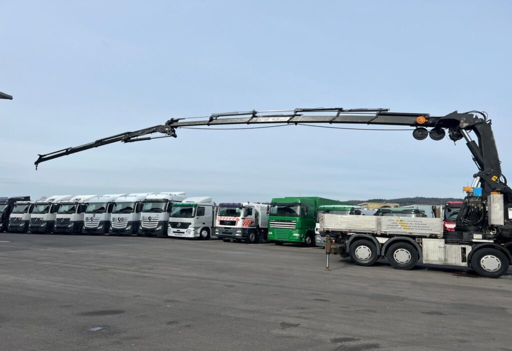 (D) 2001 Scania P124CB 8x4*6 Effer 920/6S JIB 4S+Winde