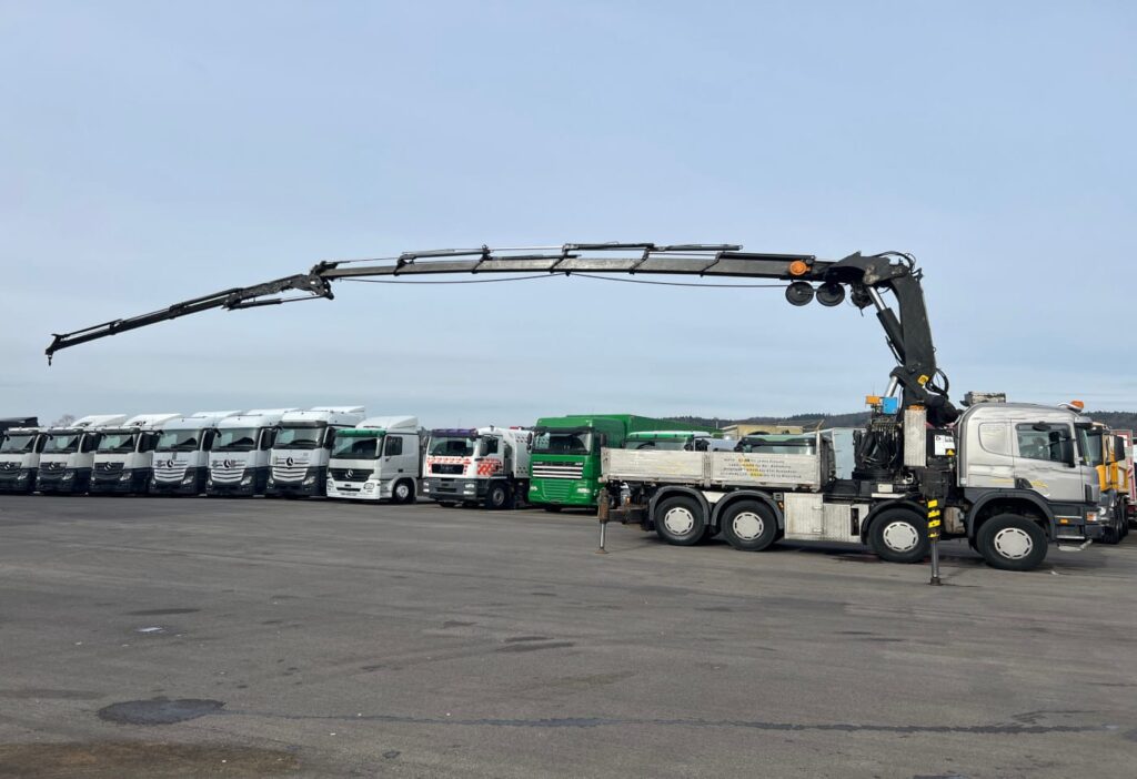 (D) 2001 Scania P124CB 8x4*6 Effer 920/6S JIB 4S+Winde