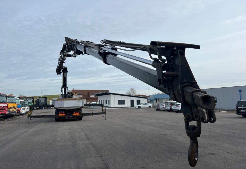 (D) 2001 Scania P124CB 8x4*6 Effer 920/6S JIB 4S+Winde