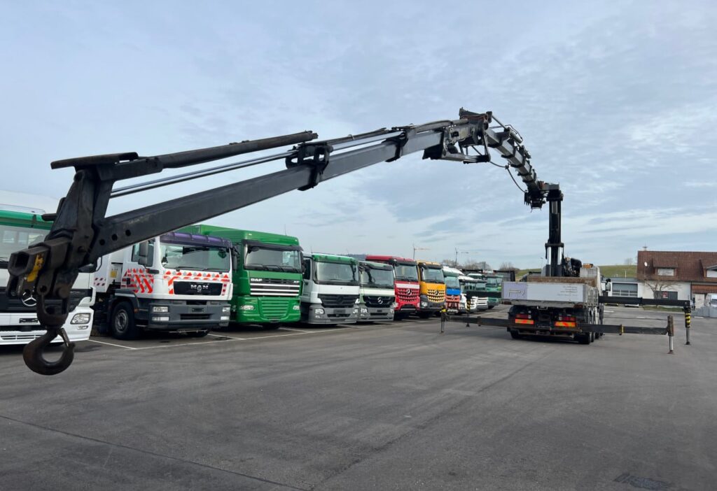 (D) 2001 Scania P124CB 8x4*6 Effer 920/6S JIB 4S+Winde