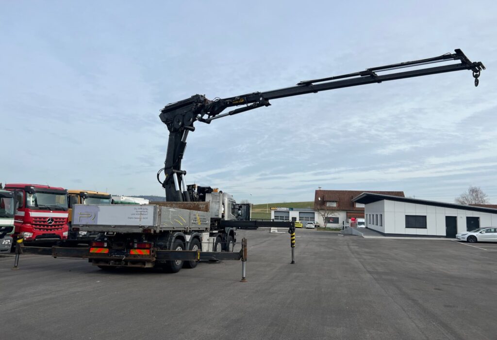 (D) 2001 Scania P124CB 8x4*6 Effer 920/6S JIB 4S+Winde