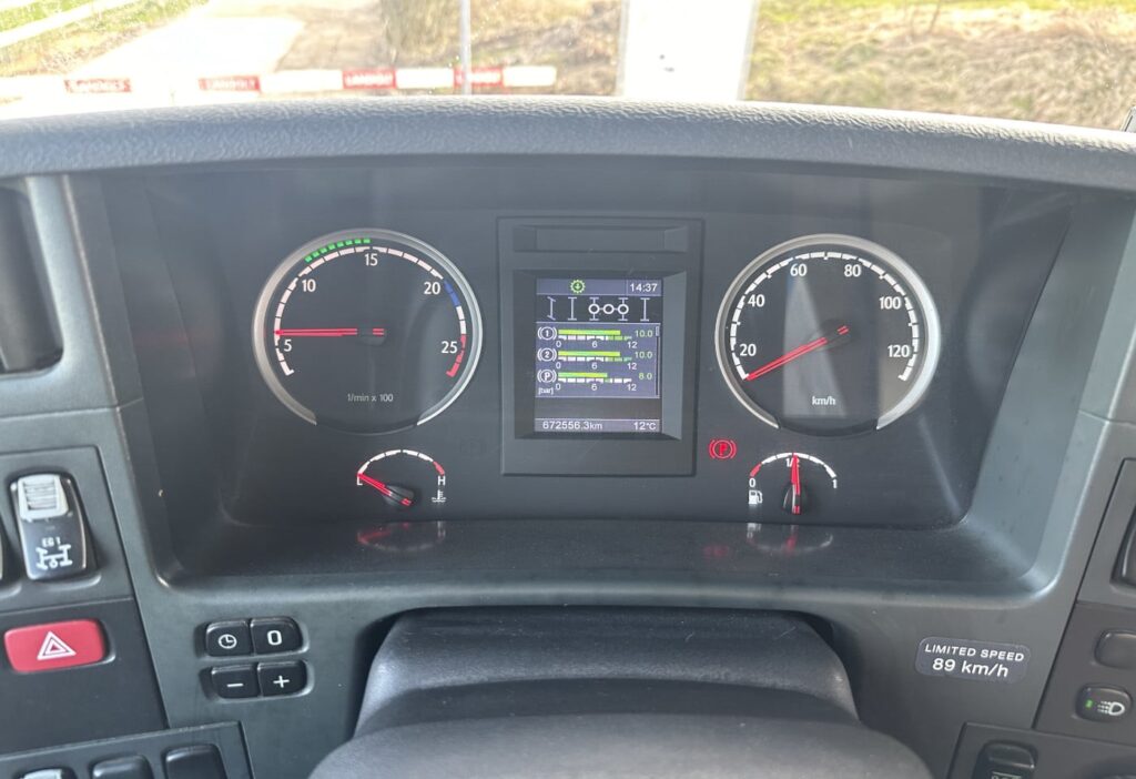 (D) 2011 Scania R500 10x4 3-SK