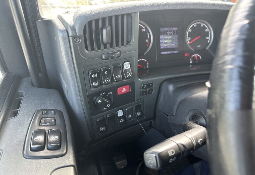 (D) 2011 Scania R500 10x4 3-SK