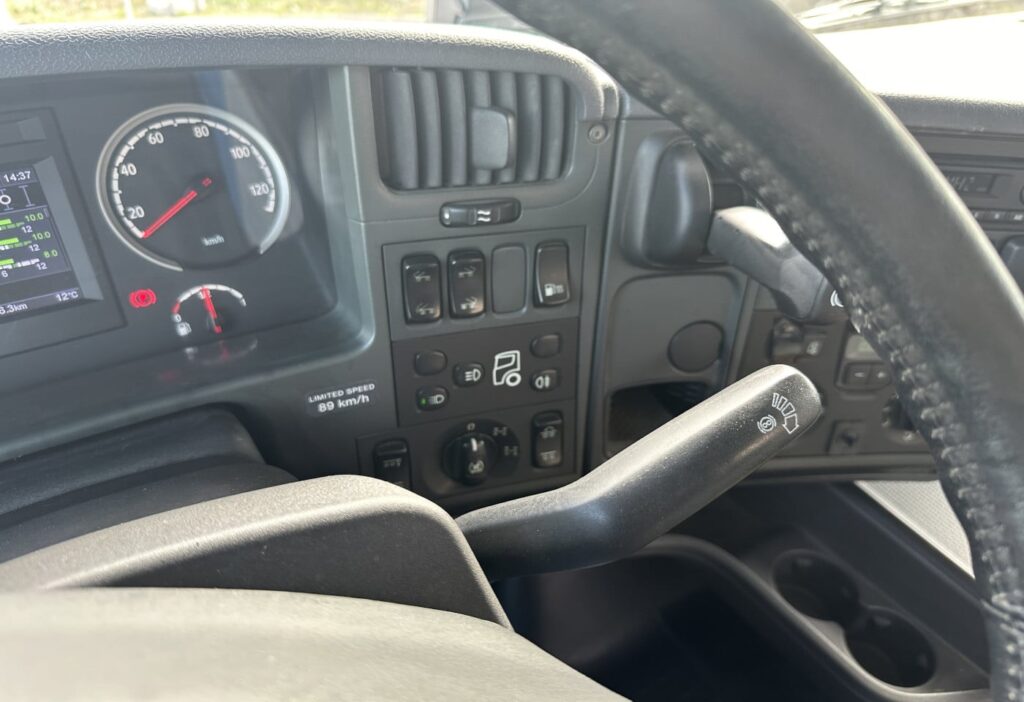 (D) 2011 Scania R500 10x4 3-SK