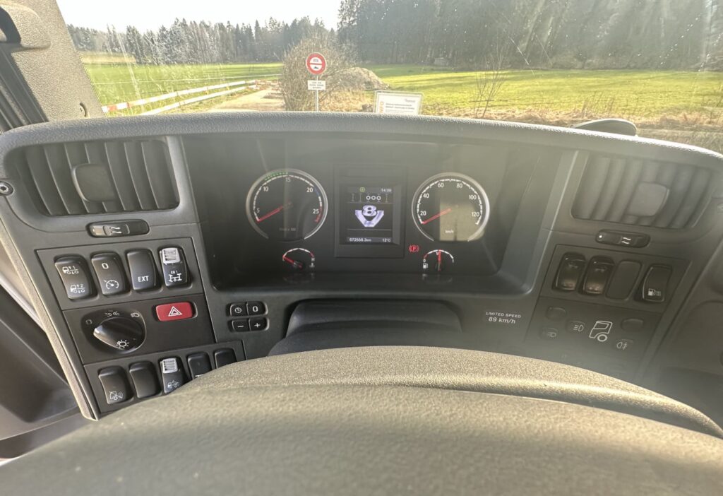(D) 2011 Scania R500 10x4 3-SK