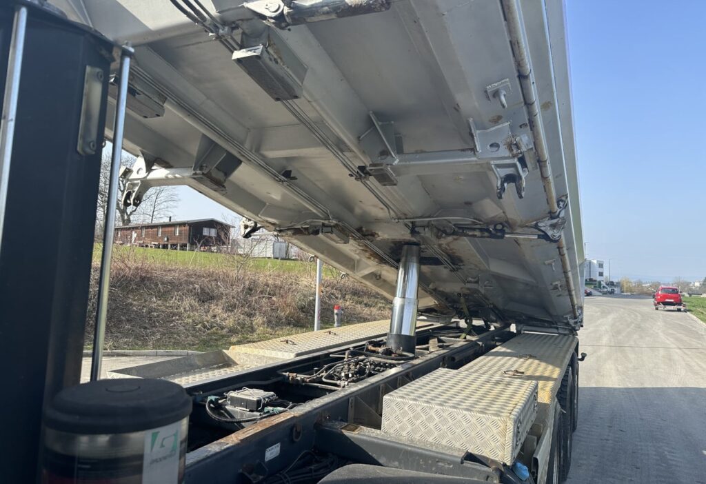 (D) 2011 Scania R500 10x4 3-SK