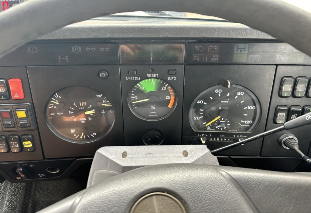 1998 MB-1827 4x2 Kehrmaschine