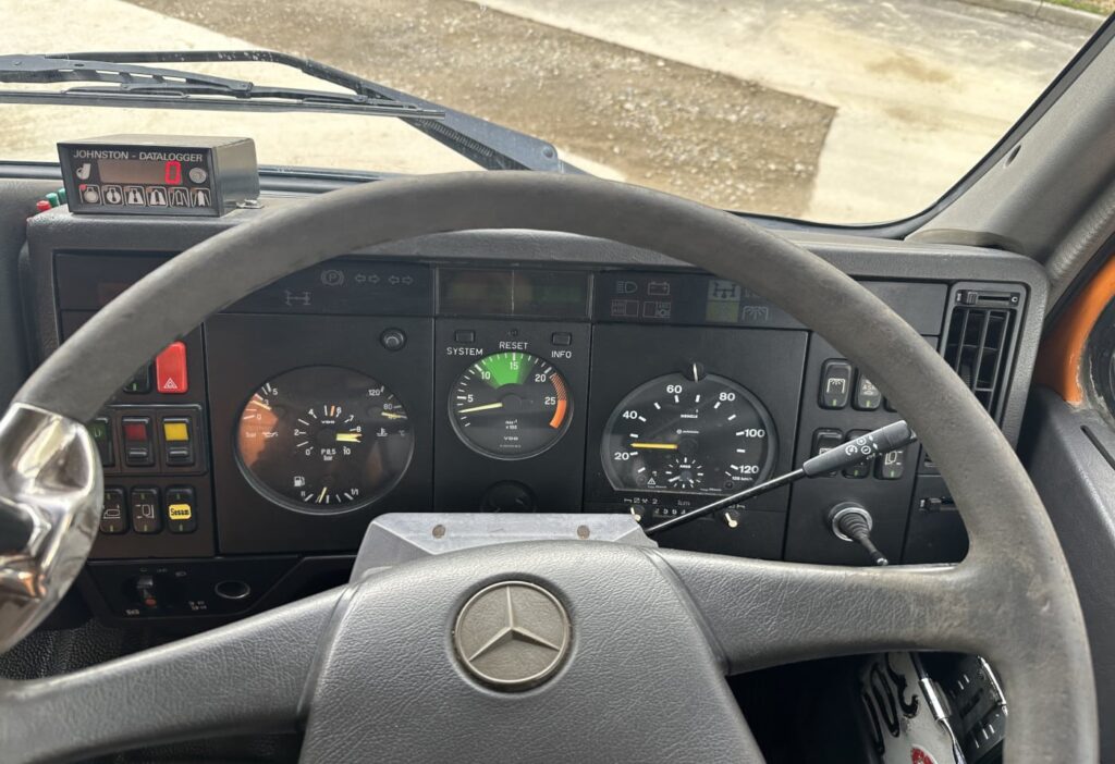 1998 MB-1827 4x2 Kehrmaschine