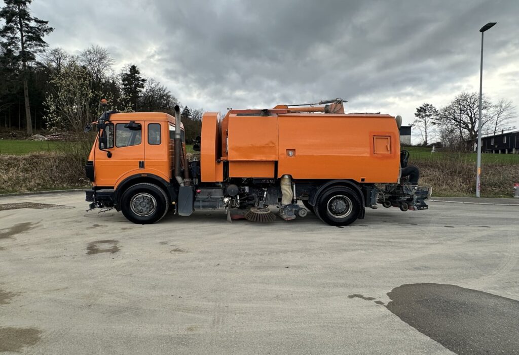 1998 MB-1827 4x2 Kehrmaschine