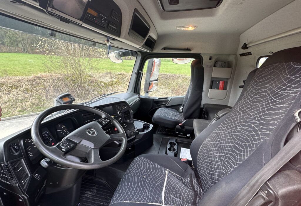 2016 MB-Arocs 3248 8x4 Kipper