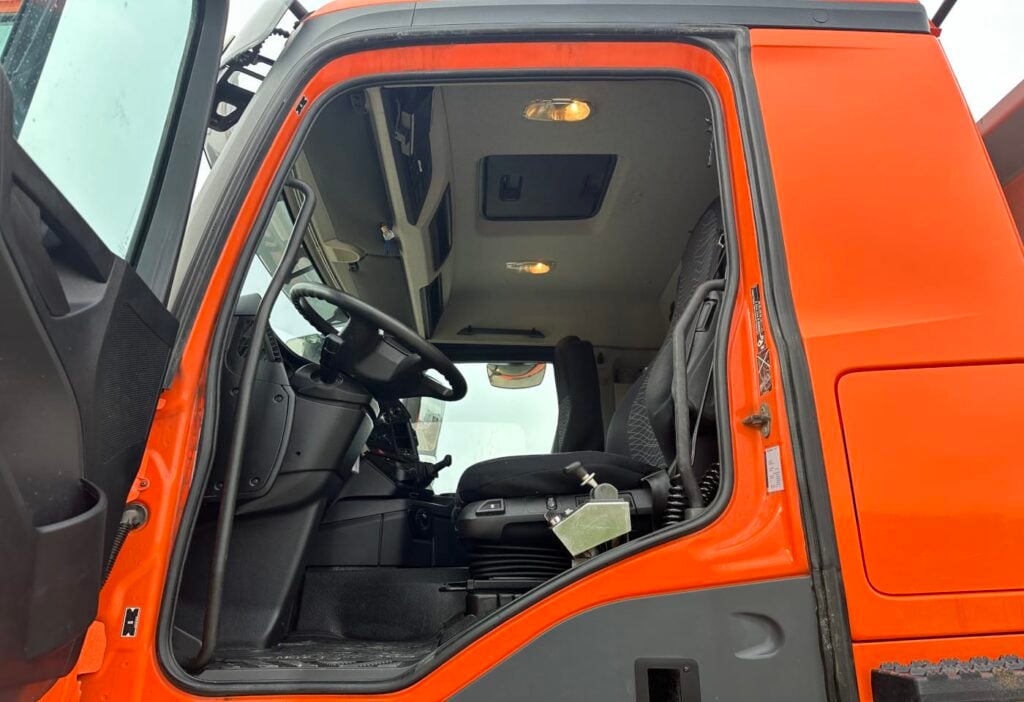 2016 MB-Arocs 3248 8x4 Kipper