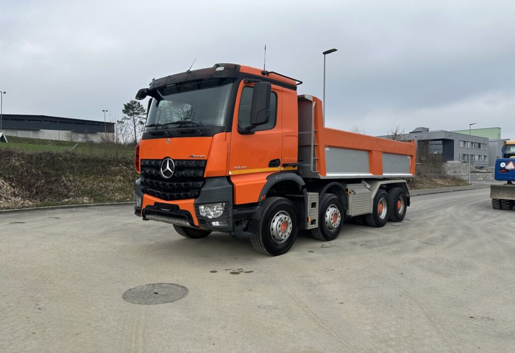 2016 MB-Arocs 3248 8x4 Kipper