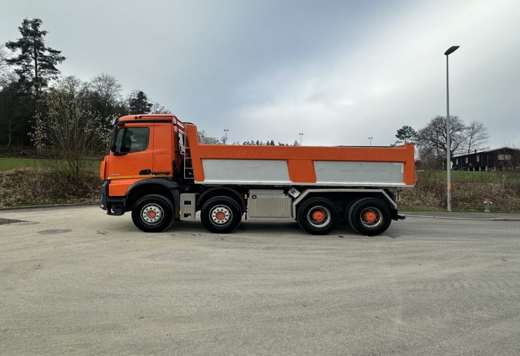 2016 MB-Arocs 3248 8x4 Kipper