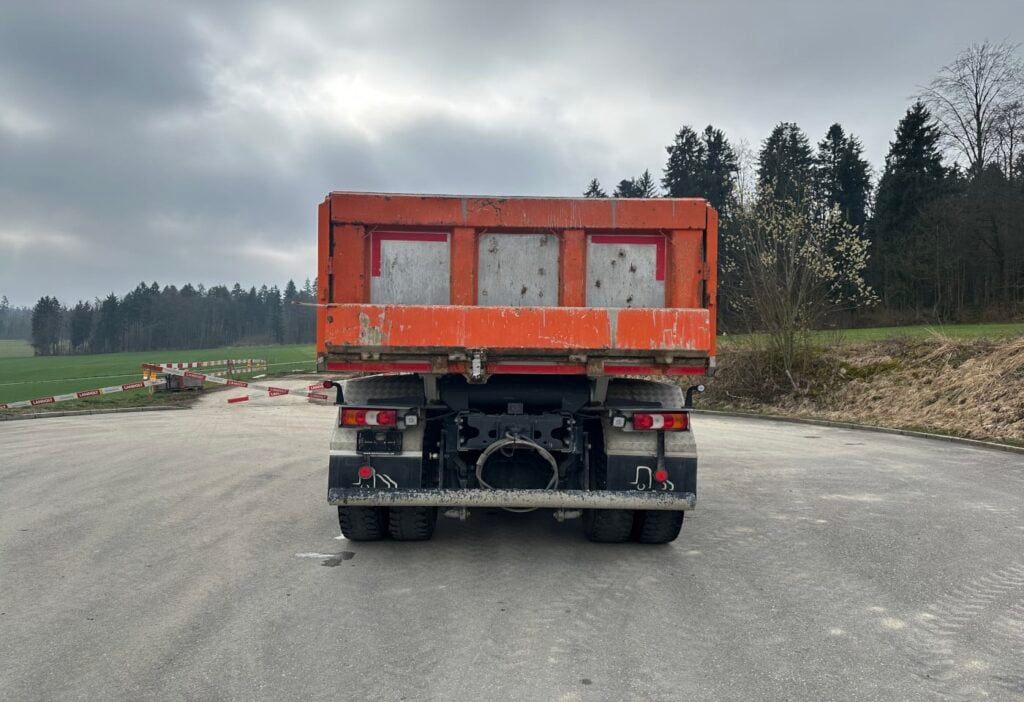 2016 MB-Arocs 3248 8x4 Kipper