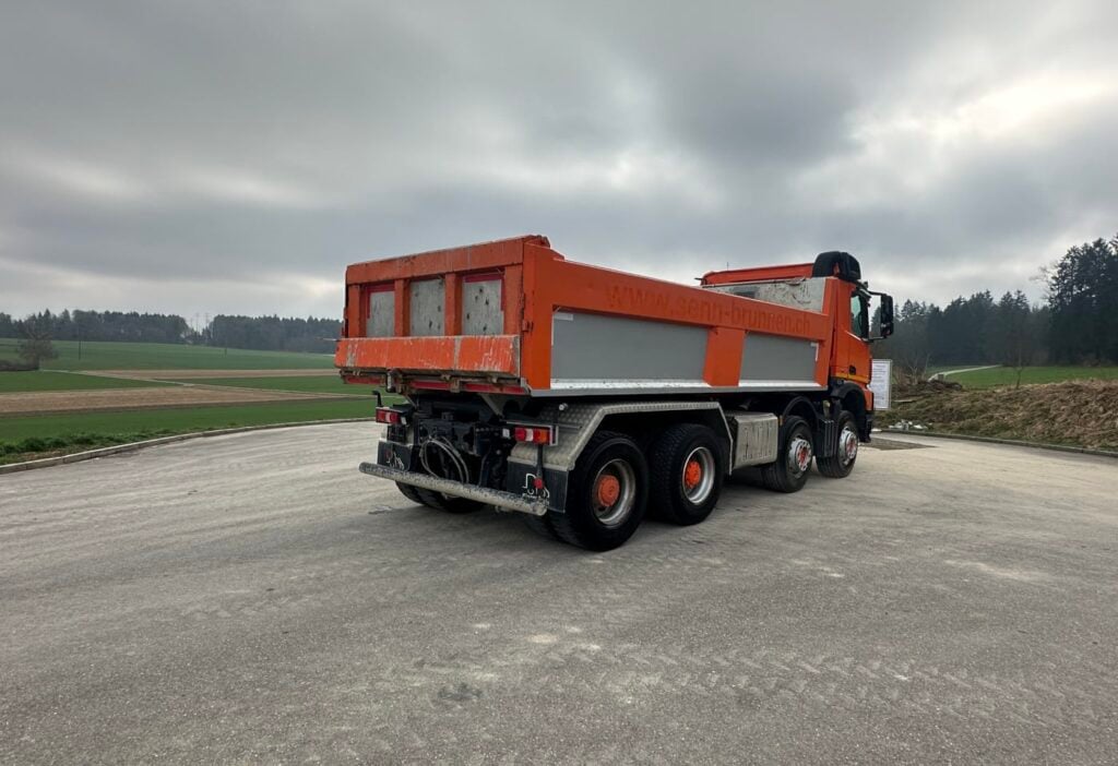 2016 MB-Arocs 3248 8x4 Kipper