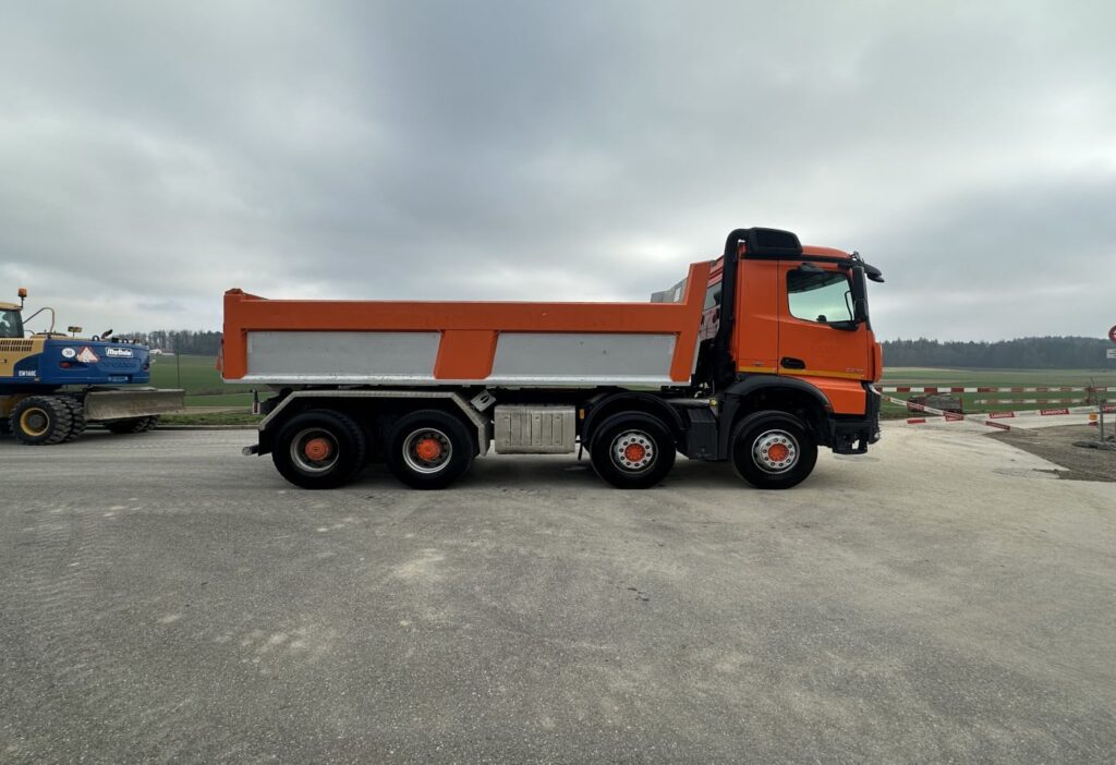 2016 MB-Arocs 3248 8x4 Kipper