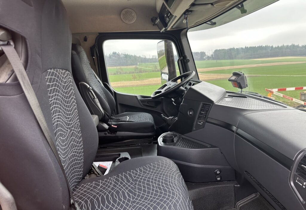 2016 MB-Arocs 3248 8x4 Kipper