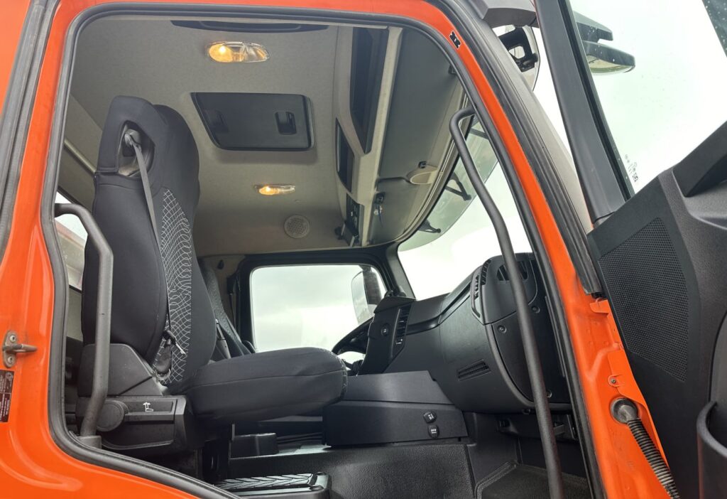 2016 MB-Arocs 3248 8x4 Kipper
