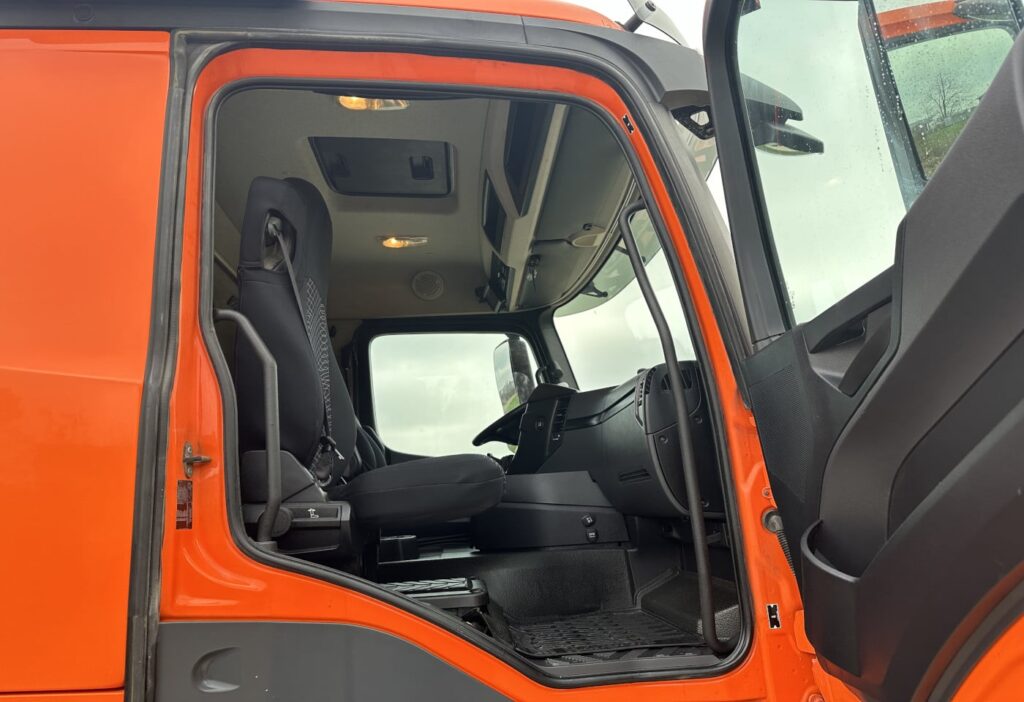 2016 MB-Arocs 3248 8x4 Kipper