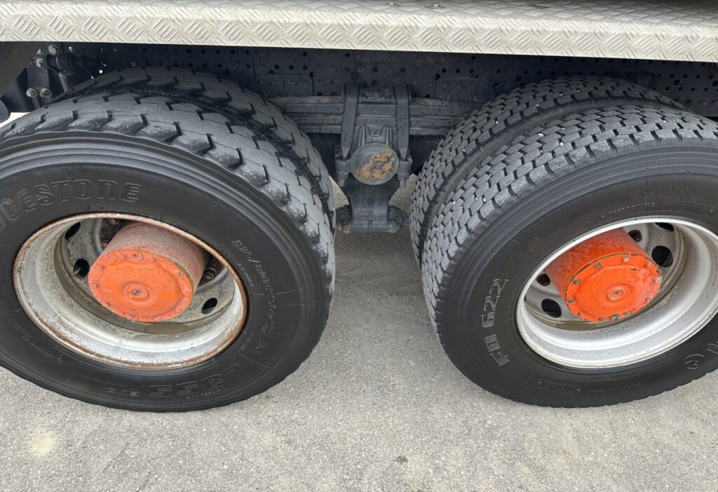 2016 MB-Arocs 3248 8x4 Kipper