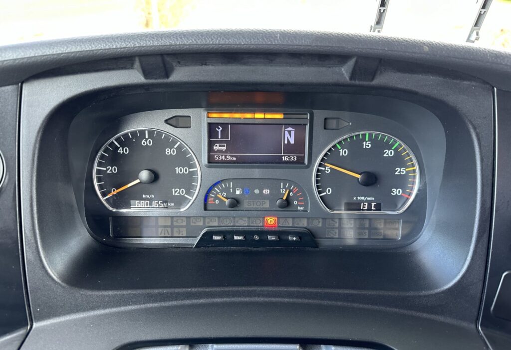 2012 MB-Axor 1833 4x2 Kühlkoffer / HB