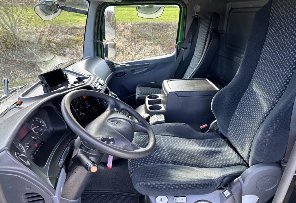 2012 MB-Axor 1833 4x2 Kühlkoffer / HB