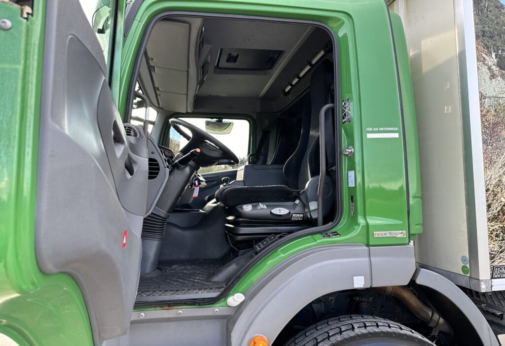 2012 MB-Axor 1833 4x2 Kühlkoffer / HB