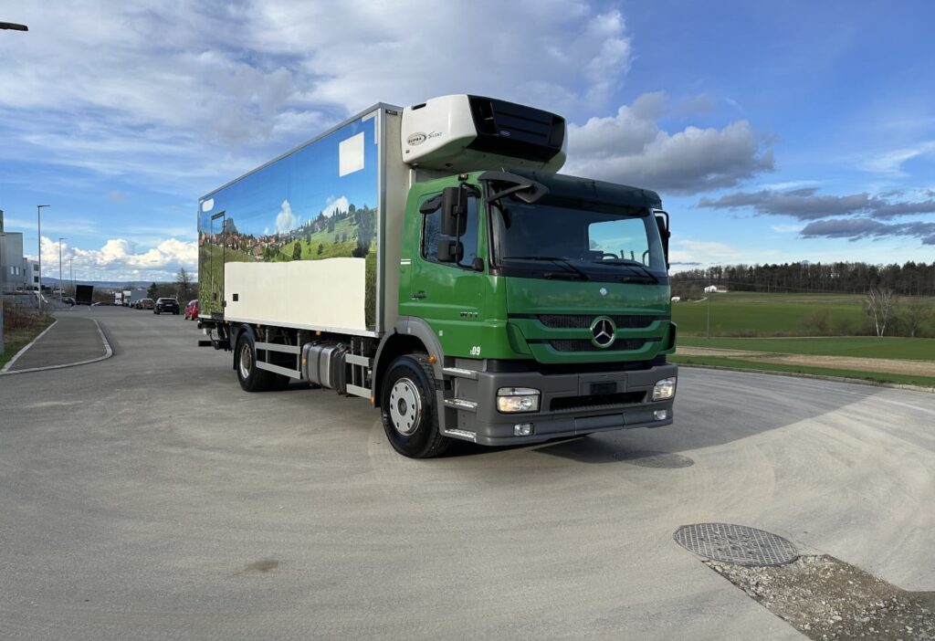 2012 MB-Axor 1833 4x2 Kühlkoffer / HB
