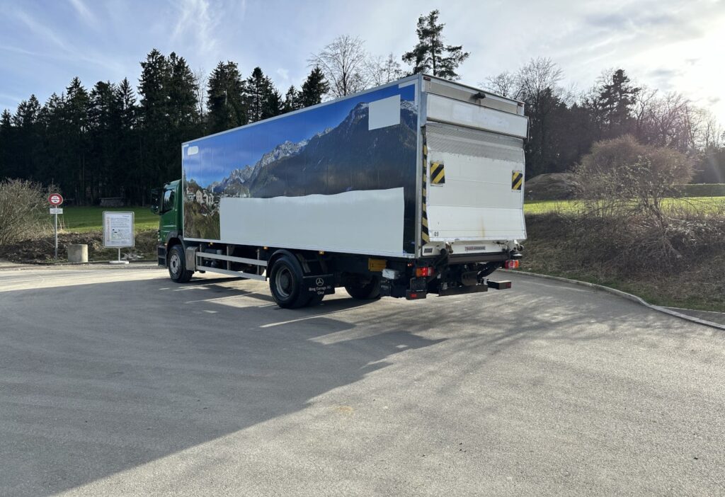 2012 MB-Axor 1833 4x2 Kühlkoffer / HB