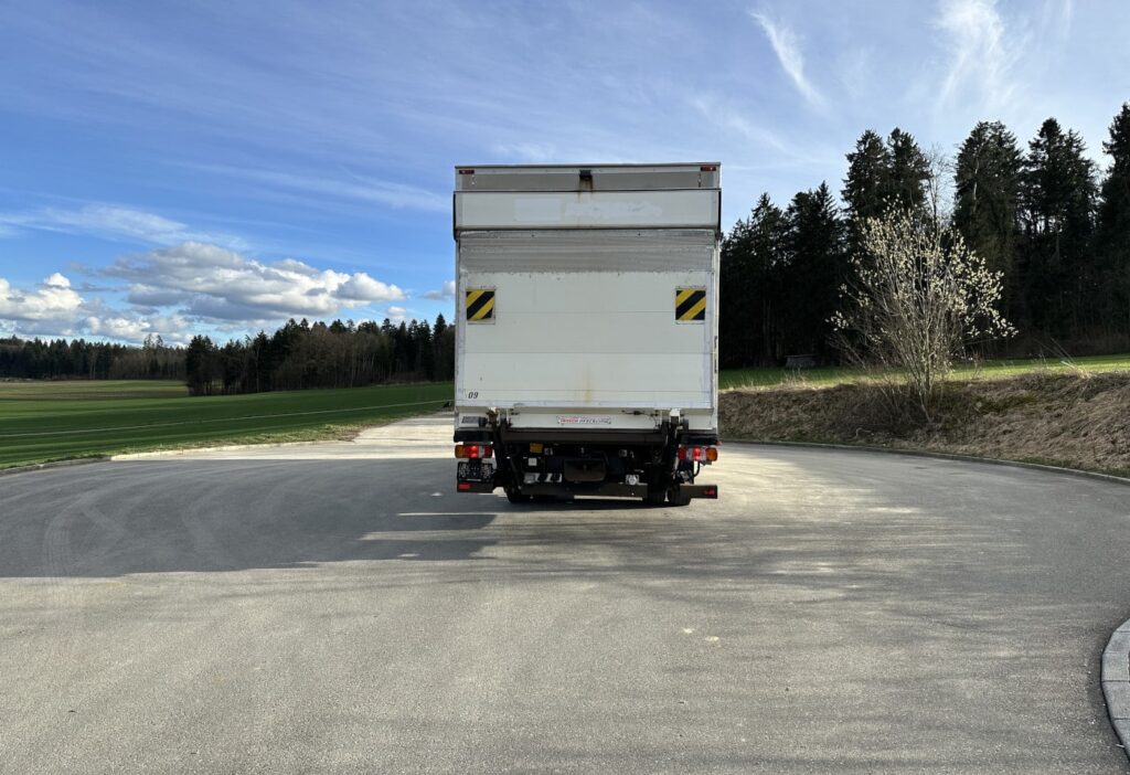 2012 MB-Axor 1833 4x2 Kühlkoffer / HB