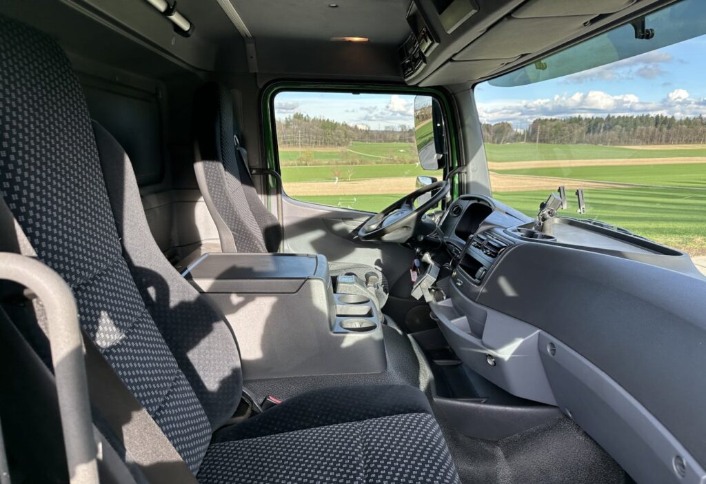 2012 MB-Axor 1833 4x2 Kühlkoffer / HB