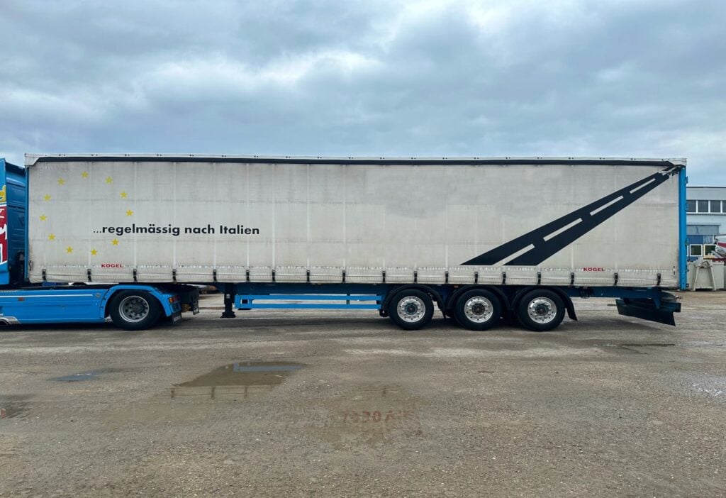 2015 Koegel Cargo S 24-1 Blache