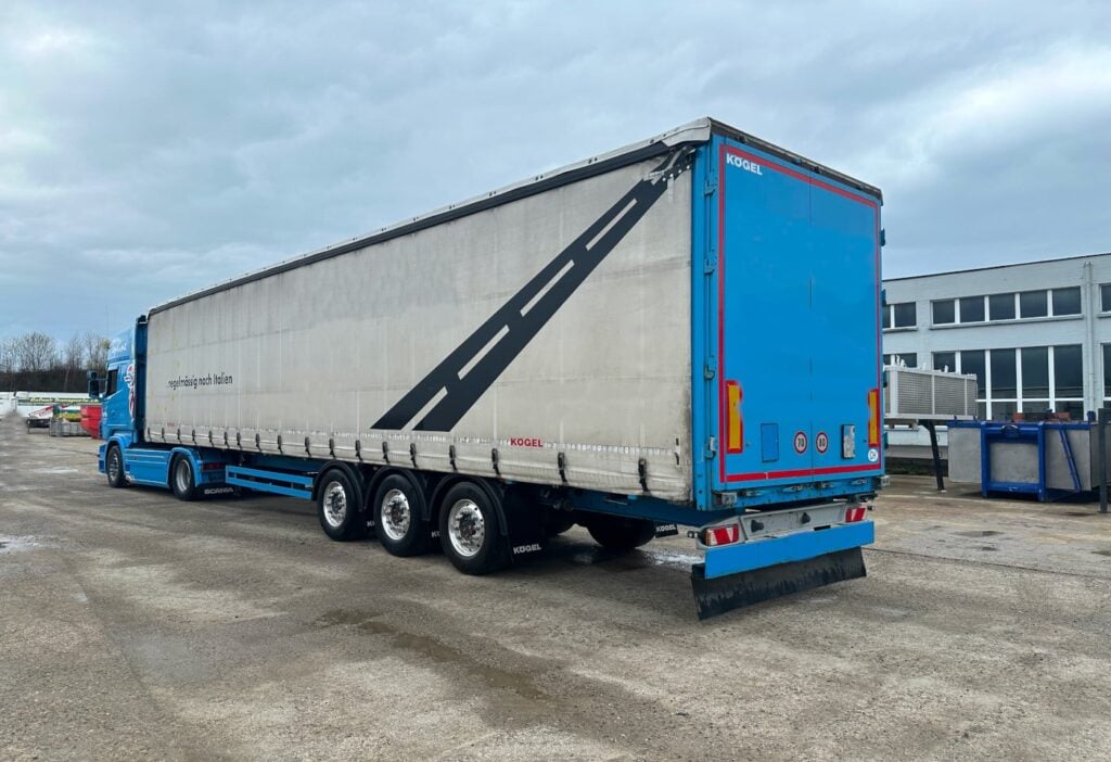 2015 Koegel Cargo S 24-1 Blache