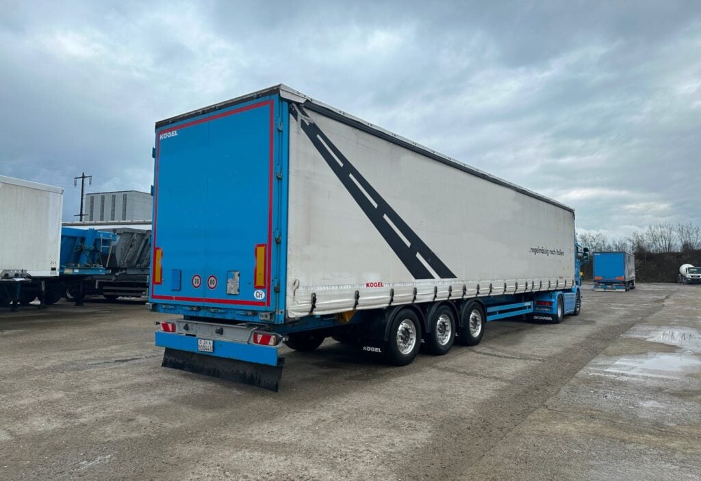 2015 Koegel Cargo S 24-1 Blache
