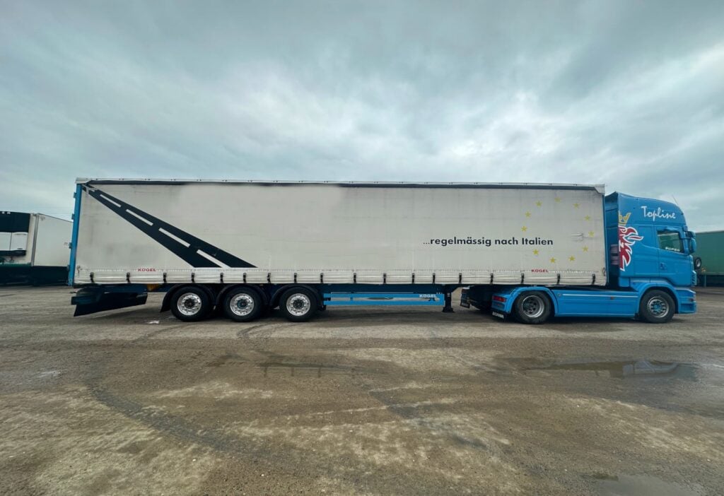 2015 Koegel Cargo S 24-1 Blache