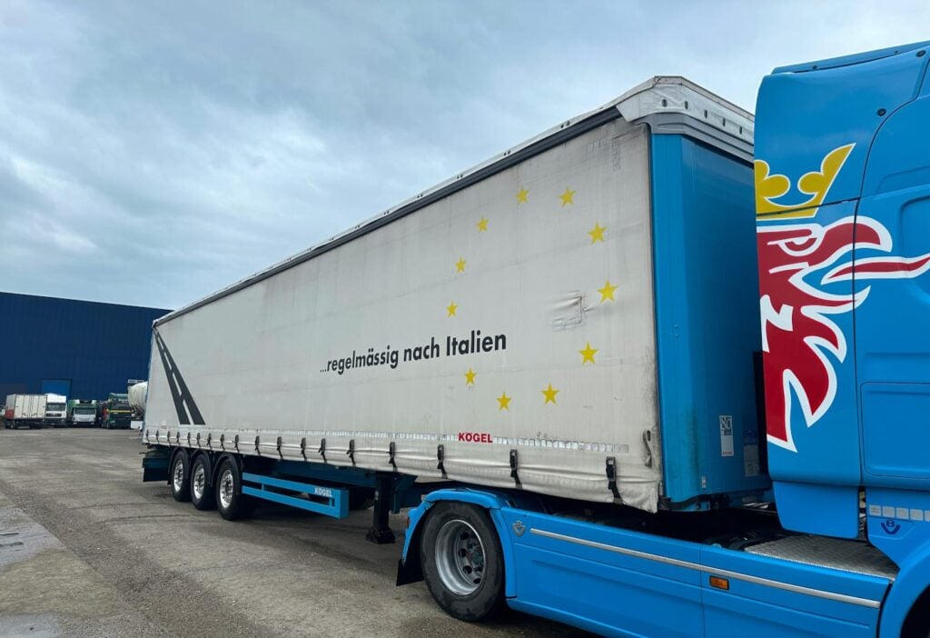 2015 Koegel Cargo S 24-1 Blache