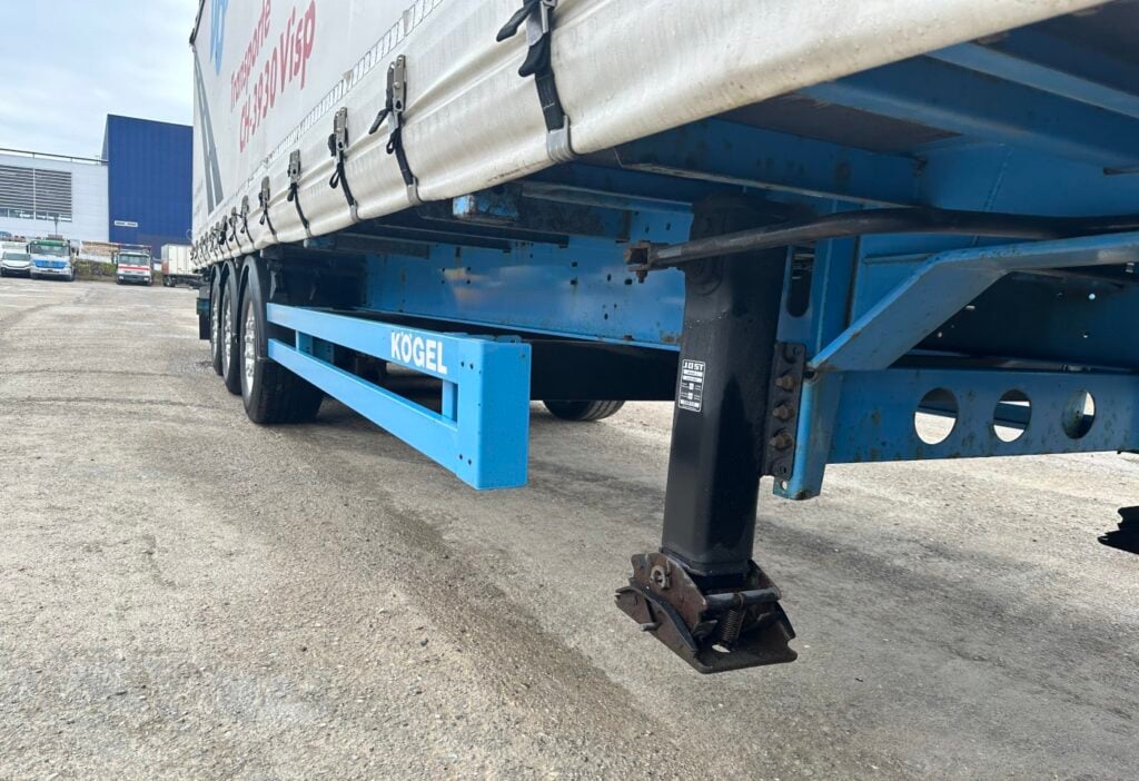 2015 Koegel Cargo S 24-1 Blache