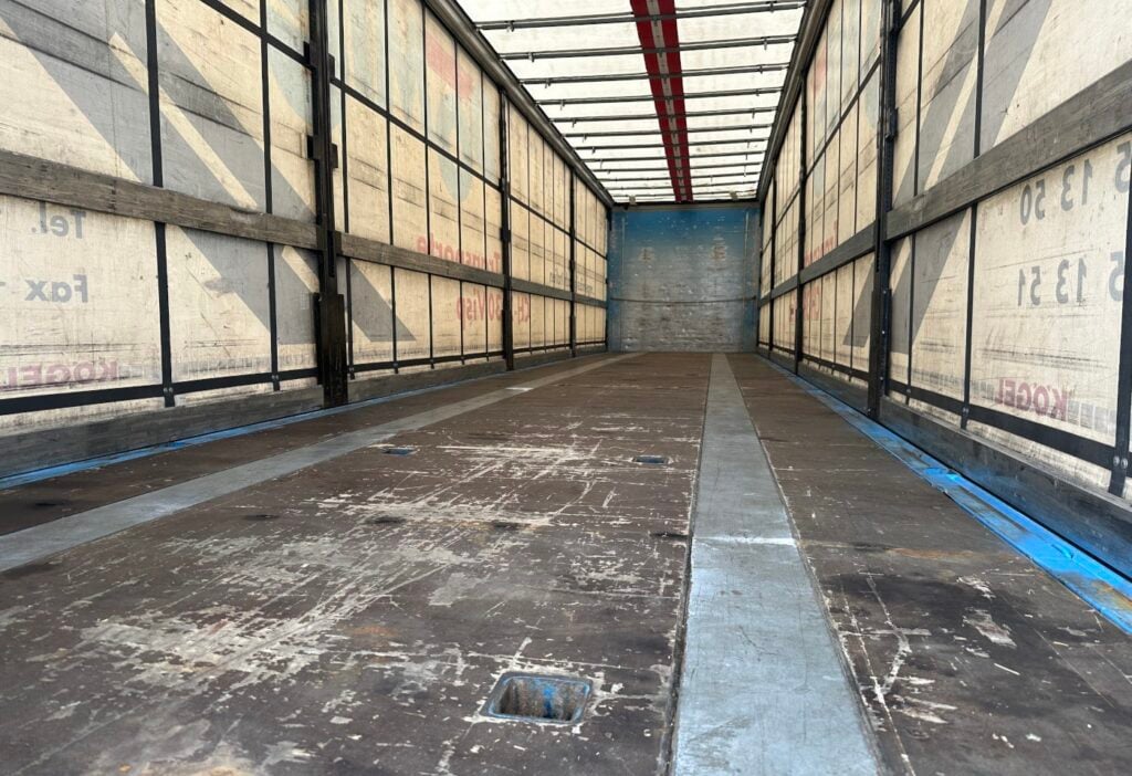 2015 Koegel Cargo S 24-1 Blache