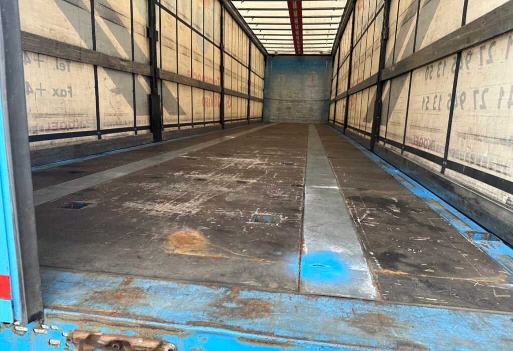 2015 Koegel Cargo S 24-1 Blache