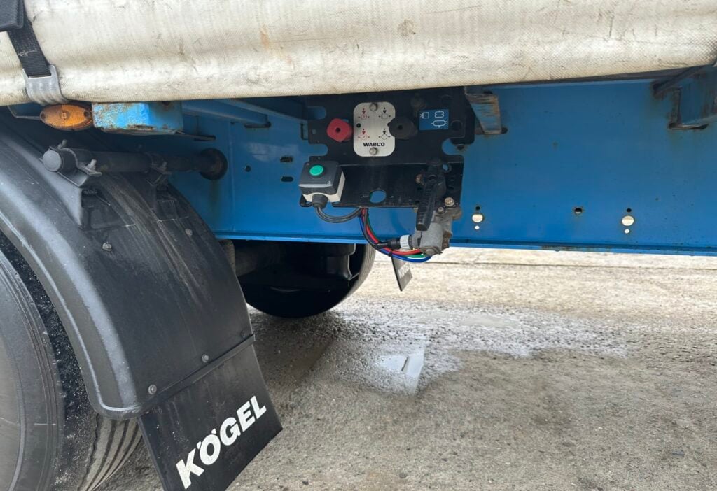 2015 Koegel Cargo S 24-1 Blache
