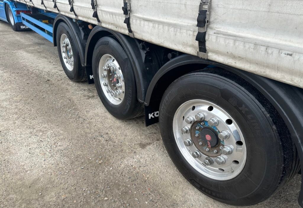2015 Koegel Cargo S 24-1 Blache