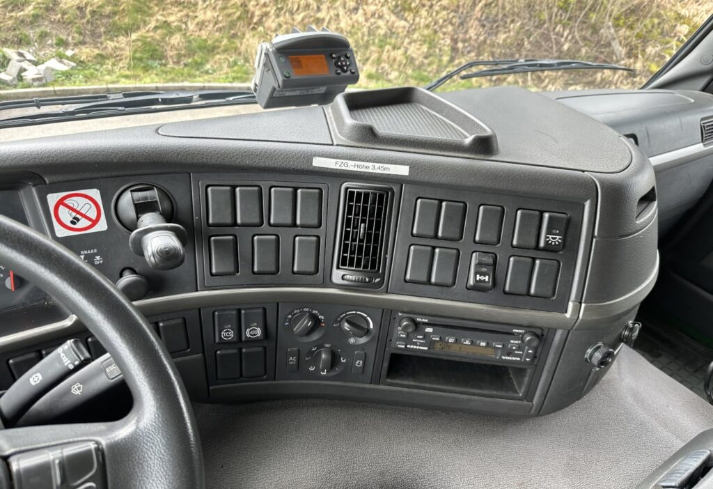 2004 Volvo FM-340 4x2 Kasten / HB