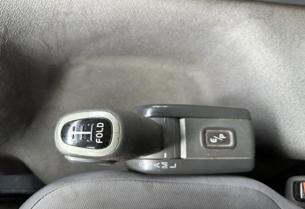 2004 Volvo FM-340 4x2 Kasten / HB